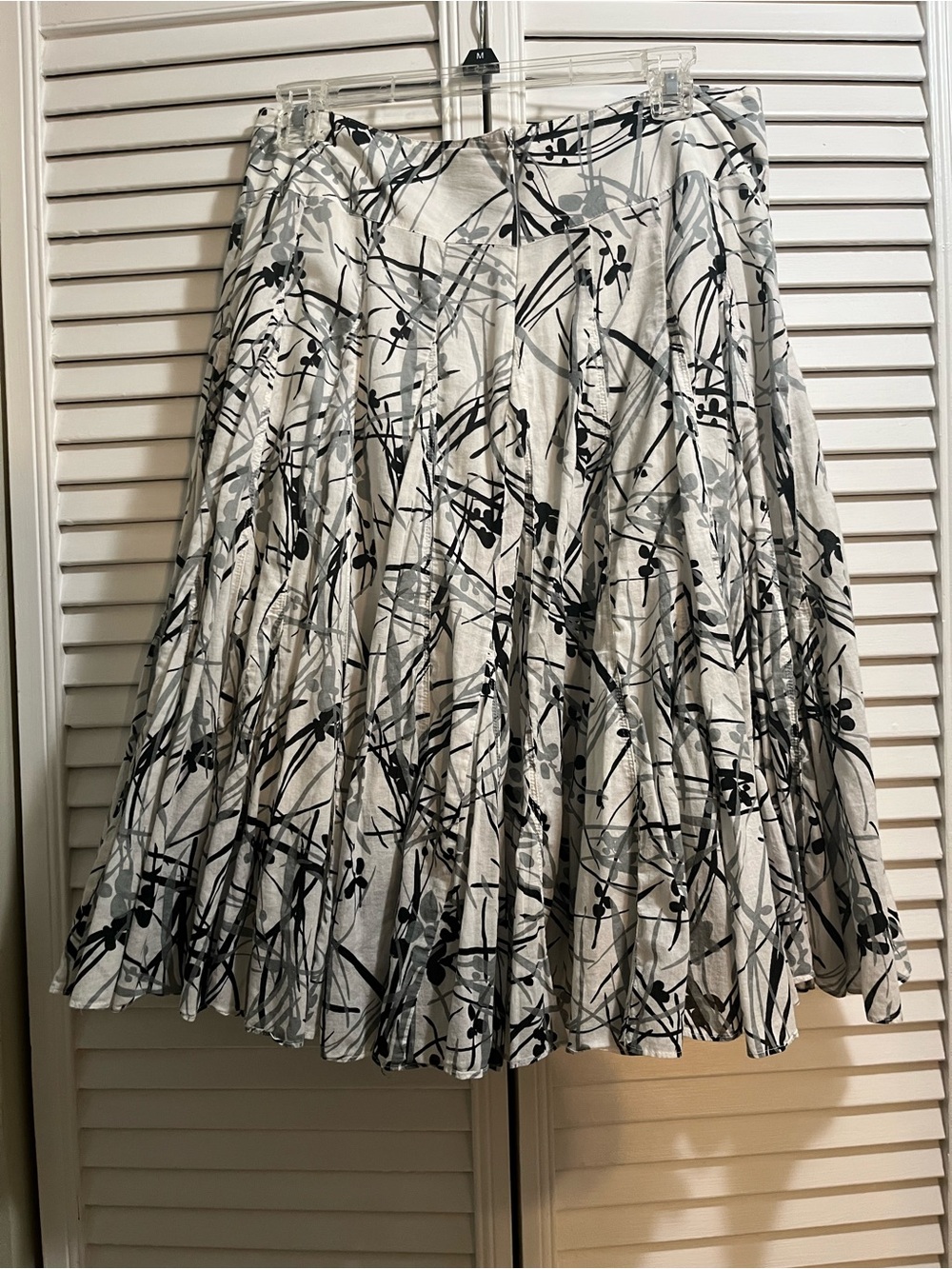 Express Black & White Abstract Print Maxi Skirt - Picture 5 of 6
